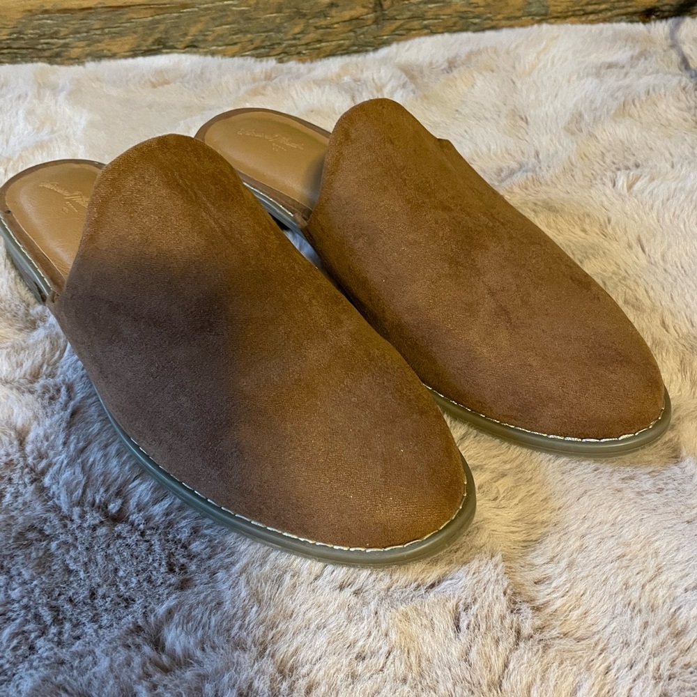Universal Thread mules